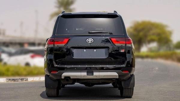 Toyota Land Cruiser GR SPORT 3.3D AT MY2023 – BLACK