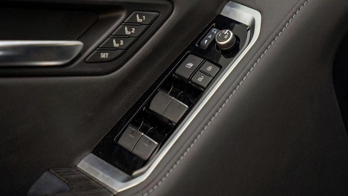Toyota Land Cruiser GR SPORT 3.3D AT MY2023 – BLACK-14-14