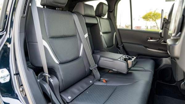 Toyota Land Cruiser GR SPORT 3.3D AT MY2023 – BLACK
