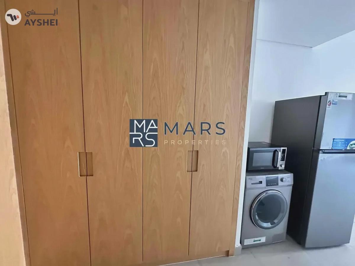 Brand new balcony studio with kitchen appliances-0-landscape