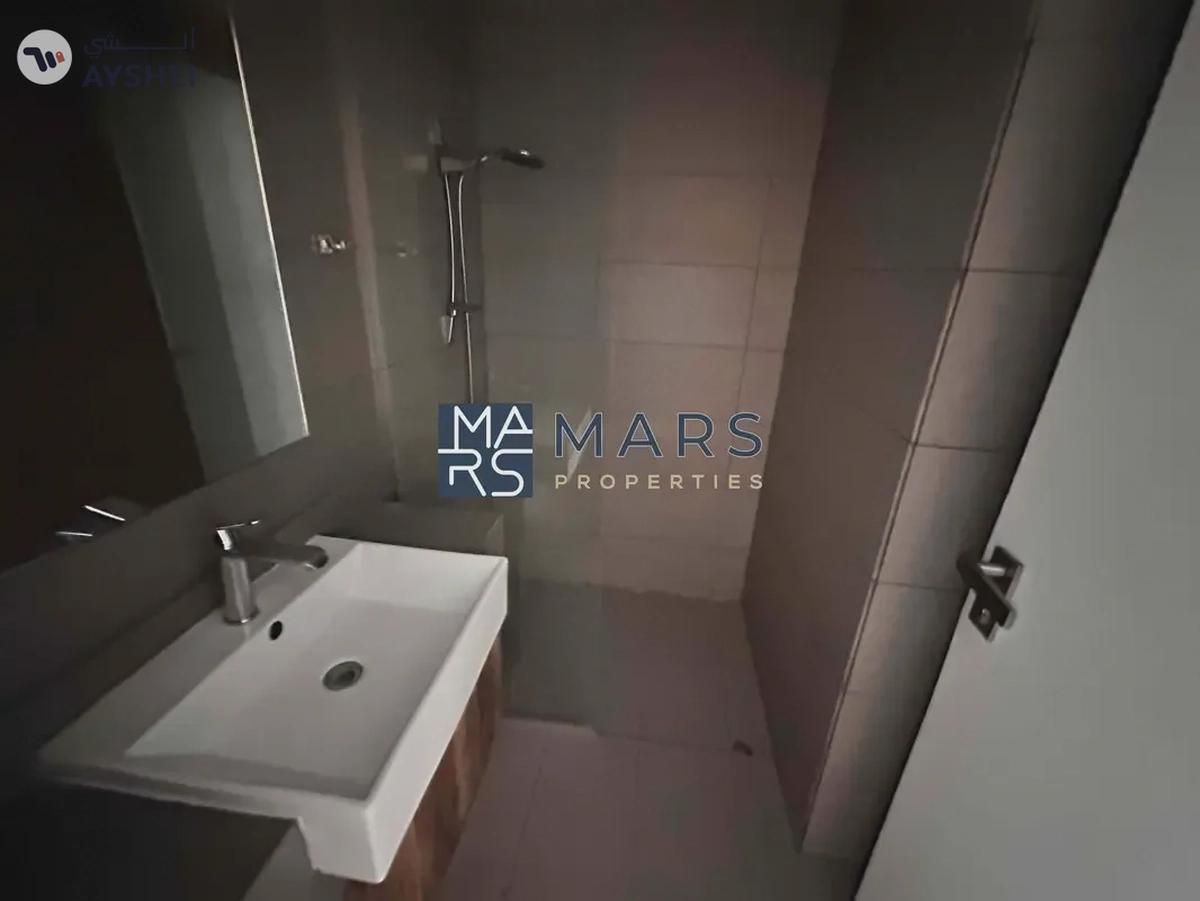 Brand new balcony studio with kitchen appliances-3-3