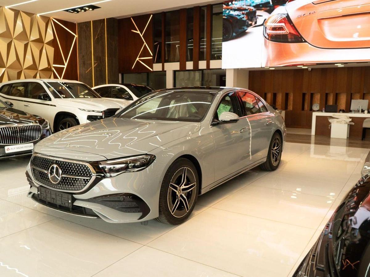 Mercedes-Benz E300 Brand New 2025 E300 AMG Package-4-4