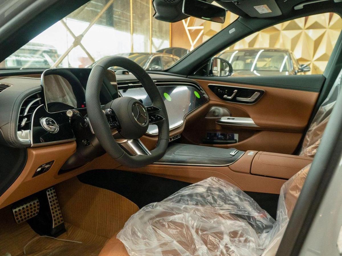Mercedes-Benz E300 Brand New 2025 E300 AMG Package-10-10