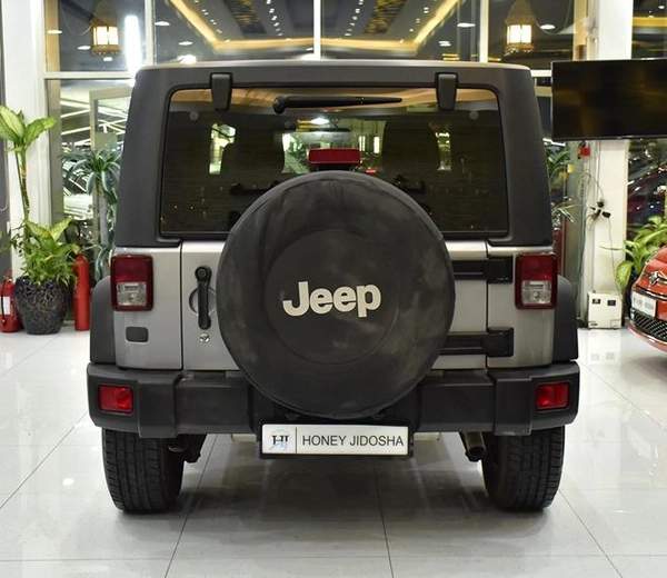 Jeep Wrangler Sport ( 2016 Model ) in Silver Color GCC Specs
