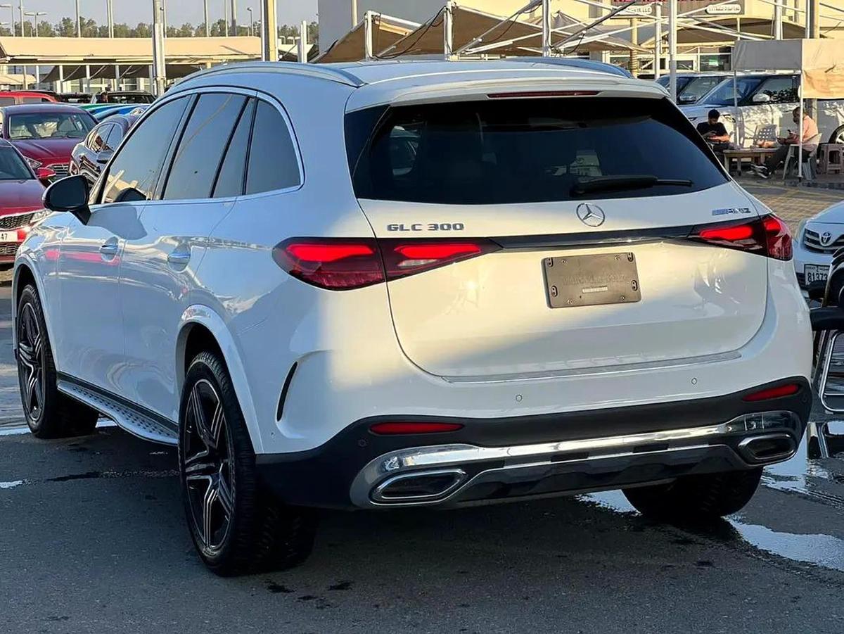 Mercedes-Benz GLC 300, 2023 - GCC/Other Specs-4-4