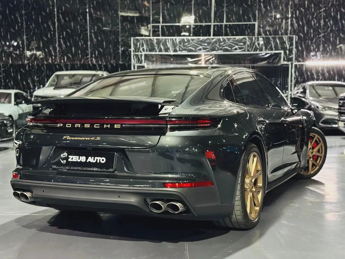 Porsche Panamera 4S E-Hybrid 2025 GCC specs for 589,000.00 AED-3-3