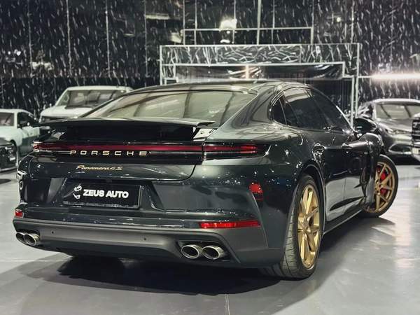 Porsche Panamera 4S E-Hybrid 2025 GCC specs for 589,000.00 AED
