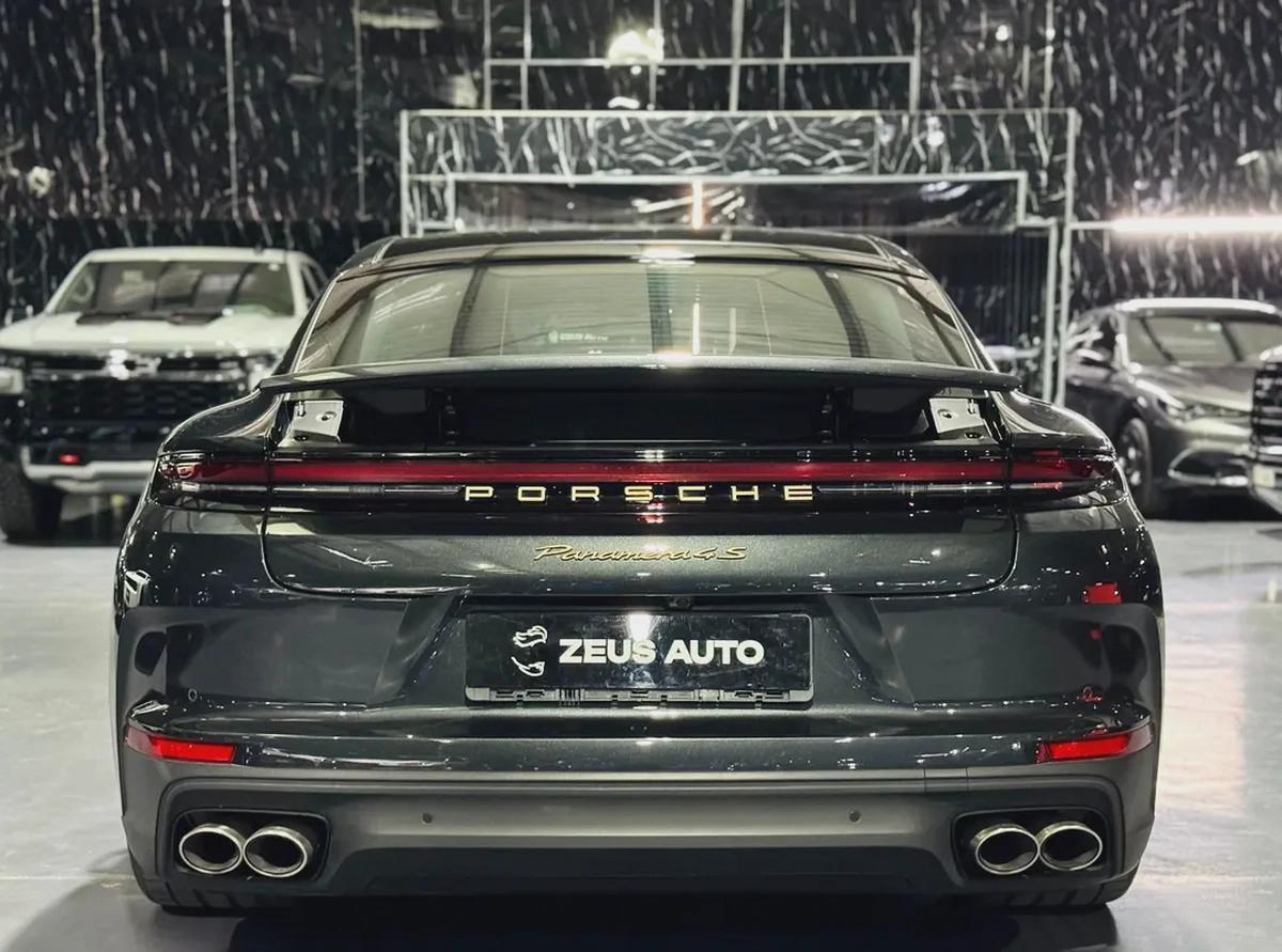 Porsche Panamera 4S E-Hybrid 2025 GCC specs for 589,000.00 AED-4-4