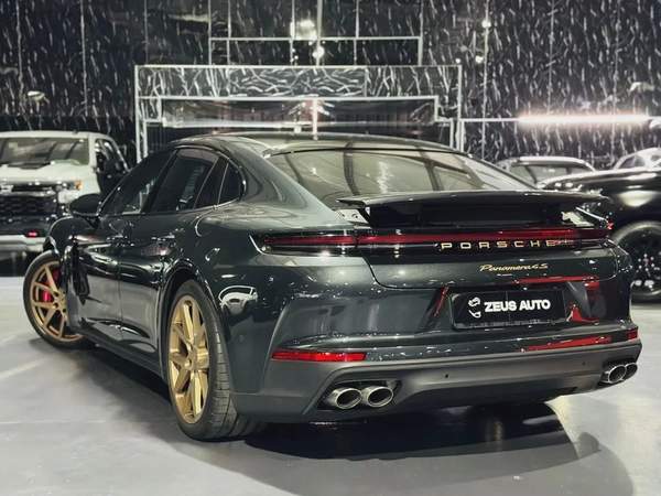 Porsche Panamera 4S E-Hybrid 2025 GCC specs for 589,000.00 AED