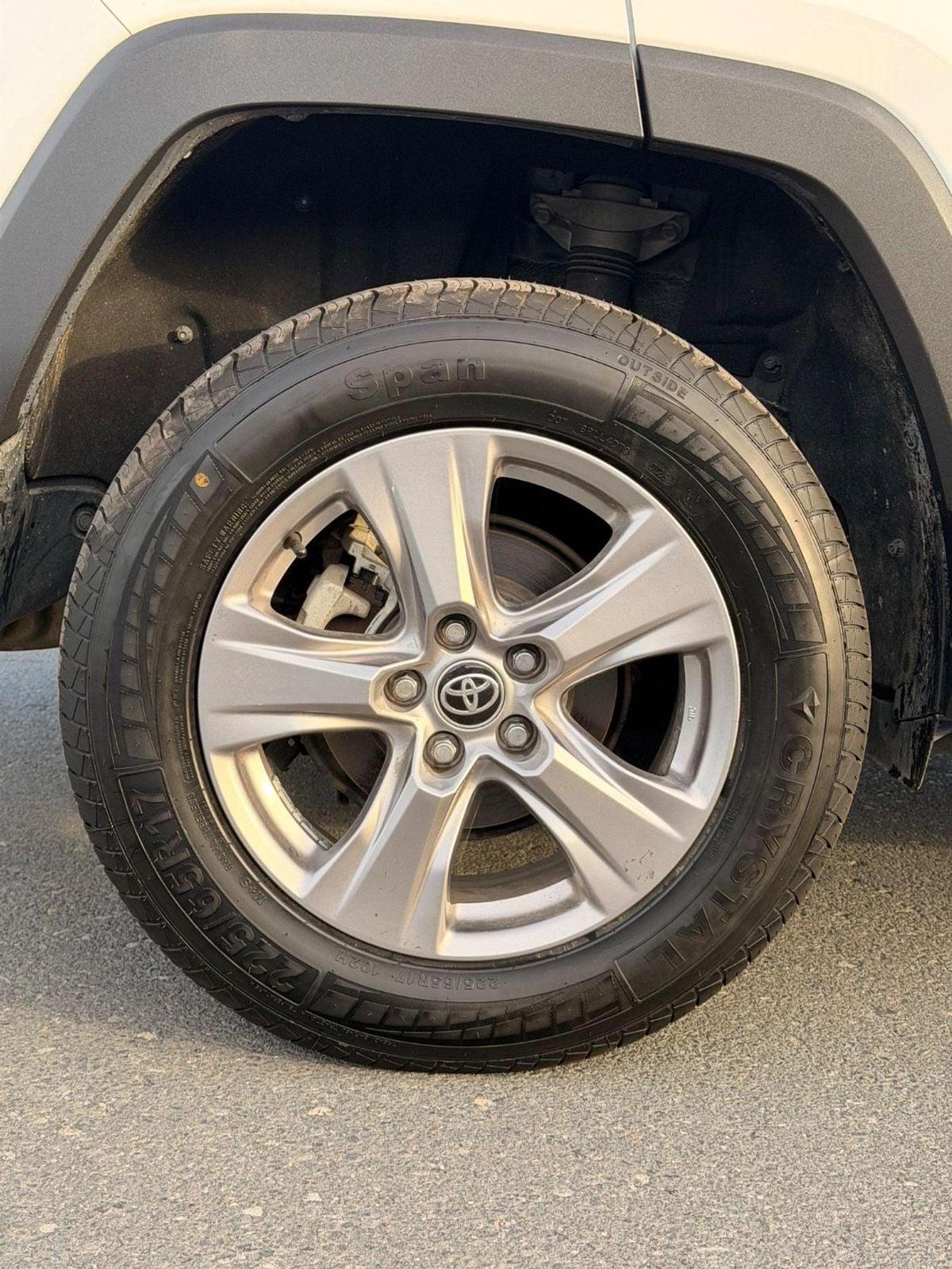 Toyota RAV4 XLE 2.5L Full Option-10-10