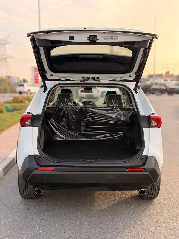 Toyota RAV4 XLE 2.5L Full Option