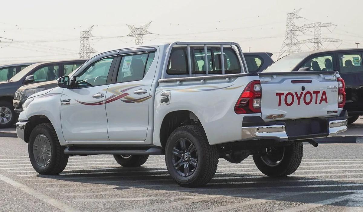 Toyota Hilux 2.4L 4-Cyl Diesel A/T 4x4 DOUBLE Cabin FULL OPTION Export Only MODEL 2026-3-3