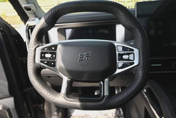 1,980 AED - FREE WARRANTY SERVICE - DEFENDER KIT - JETOUR T2 LUXURY