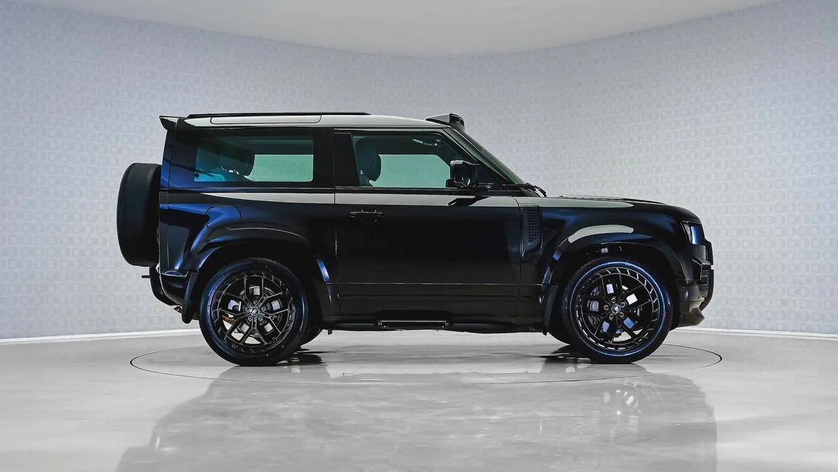 Special Offer | AED 4,704 PM | 22in Wheels, Lightbar, | 90 P400 SE X-Dynamic Widetrack-3-3