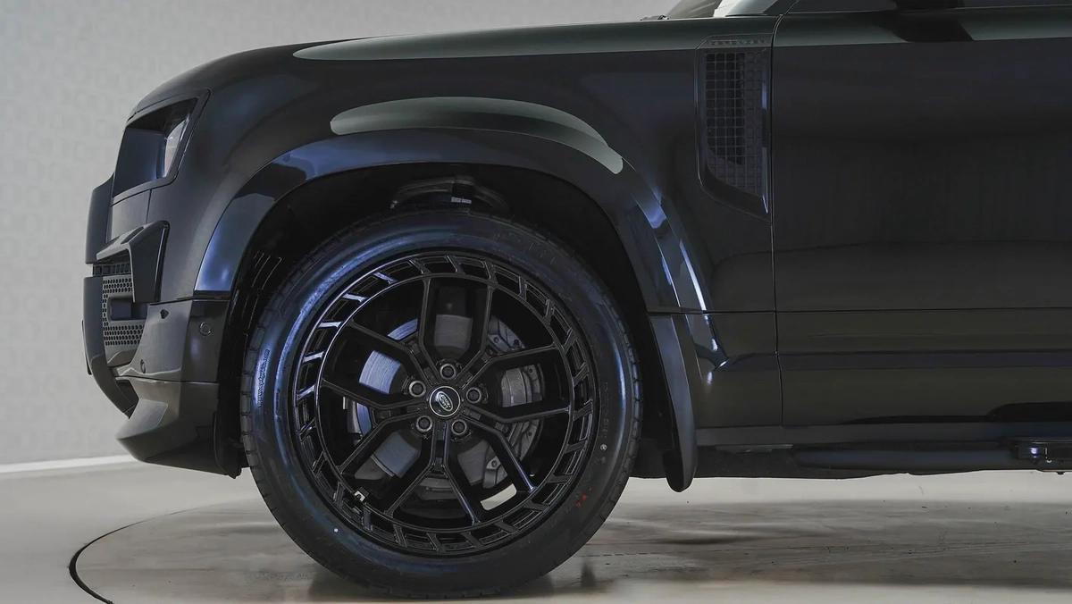 Special Offer | AED 4,704 PM | 22in Wheels, Lightbar, | 90 P400 SE X-Dynamic Widetrack-11-11