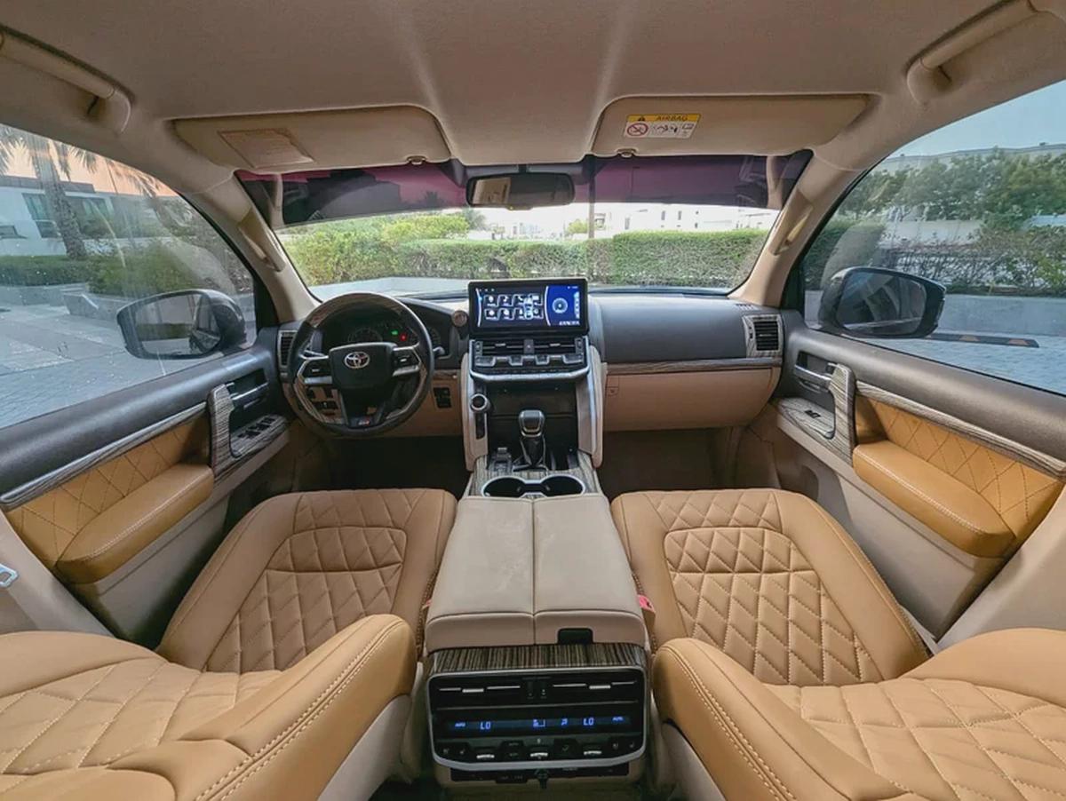 TOYOTA LAND CRUISER 2014 FACELIFTED 2025 WITH INTERIOR AND EXTERIOR V6 4.0L IN EXCELLENT CONDITION-2-2