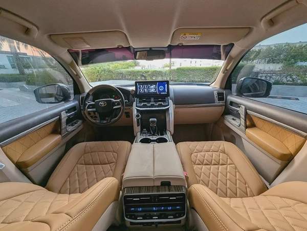 TOYOTA LAND CRUISER 2014 FACELIFTED 2025 WITH INTERIOR AND EXTERIOR V6 4.0L IN EXCELLENT CONDITION