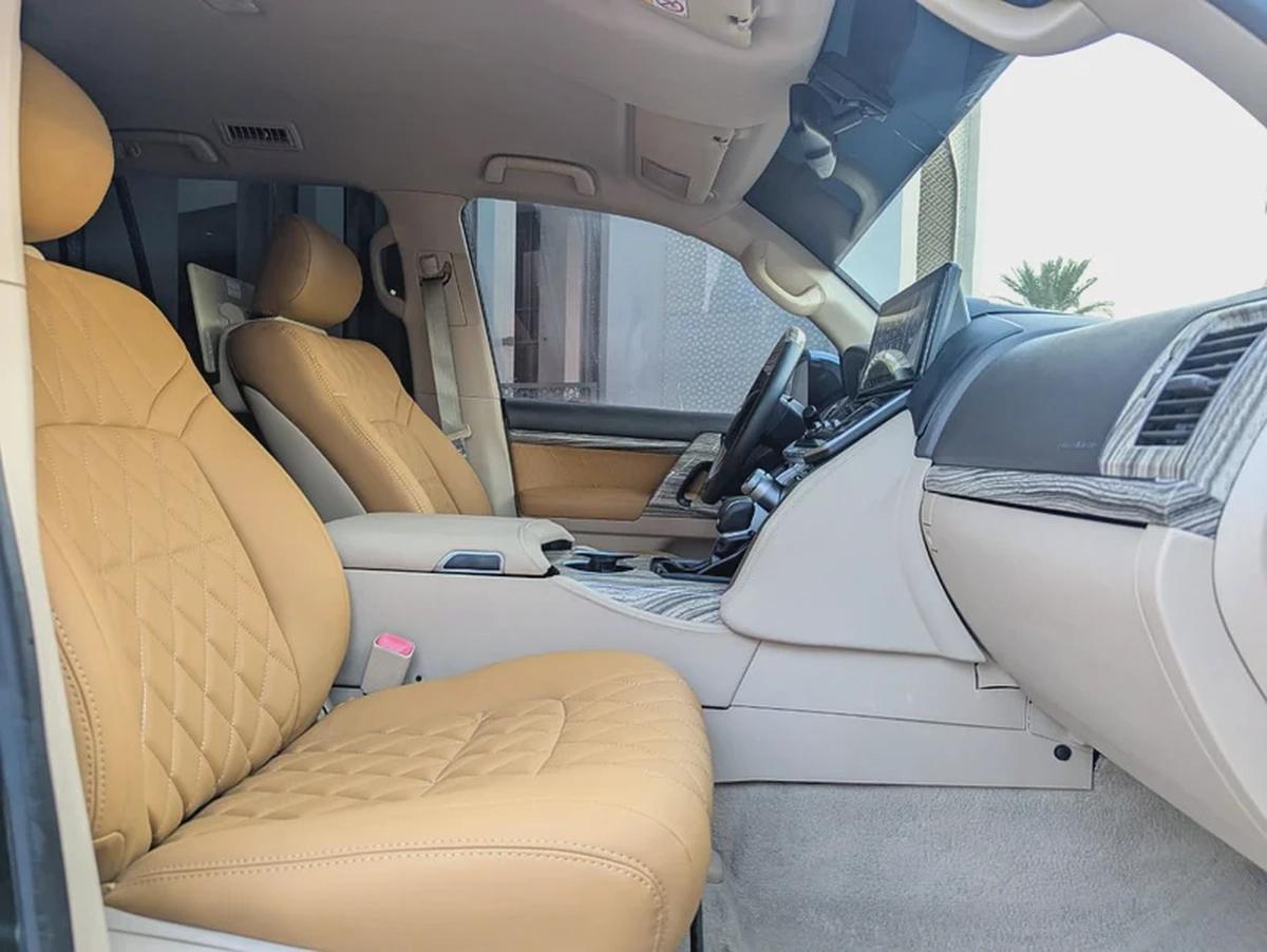 TOYOTA LAND CRUISER 2014 FACELIFTED 2025 WITH INTERIOR AND EXTERIOR V6 4.0L IN EXCELLENT CONDITION-3-3