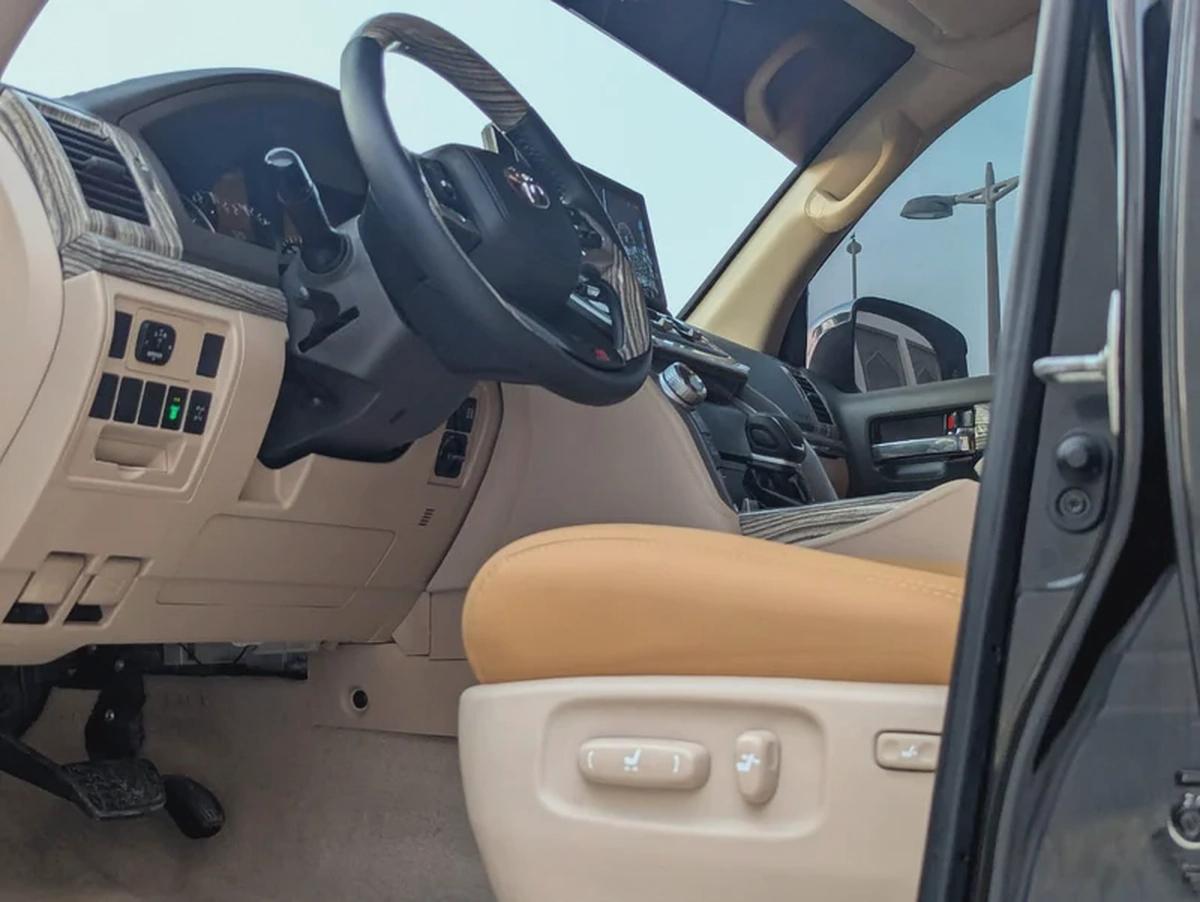 TOYOTA LAND CRUISER 2014 FACELIFTED 2025 WITH INTERIOR AND EXTERIOR V6 4.0L IN EXCELLENT CONDITION-7-7