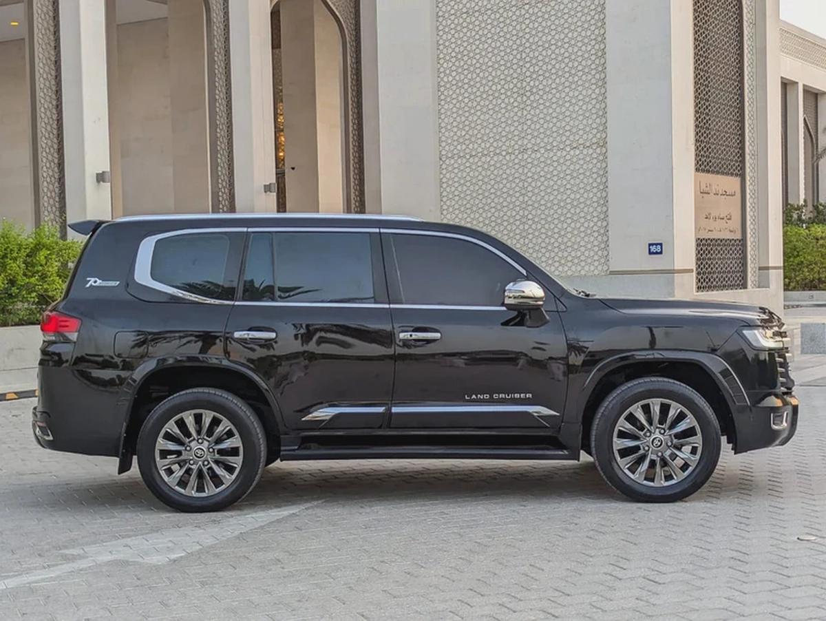 TOYOTA LAND CRUISER 2014 FACELIFTED 2025 WITH INTERIOR AND EXTERIOR V6 4.0L IN EXCELLENT CONDITION-10-10