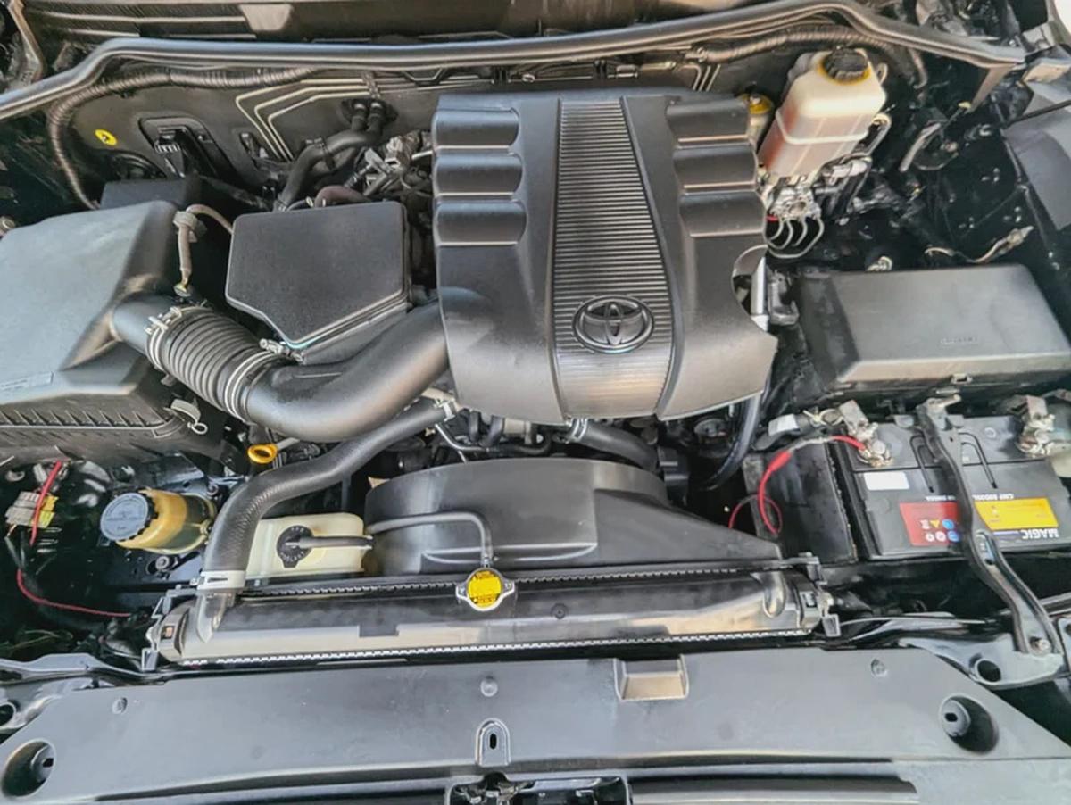 TOYOTA LAND CRUISER 2014 FACELIFTED 2025 WITH INTERIOR AND EXTERIOR V6 4.0L IN EXCELLENT CONDITION-11-11