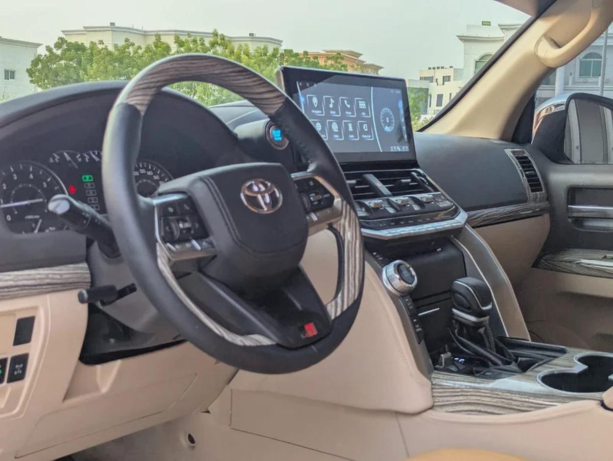 TOYOTA LAND CRUISER 2014 FACELIFTED 2025 WITH INTERIOR AND EXTERIOR V6 4.0L IN EXCELLENT CONDITION-12-12