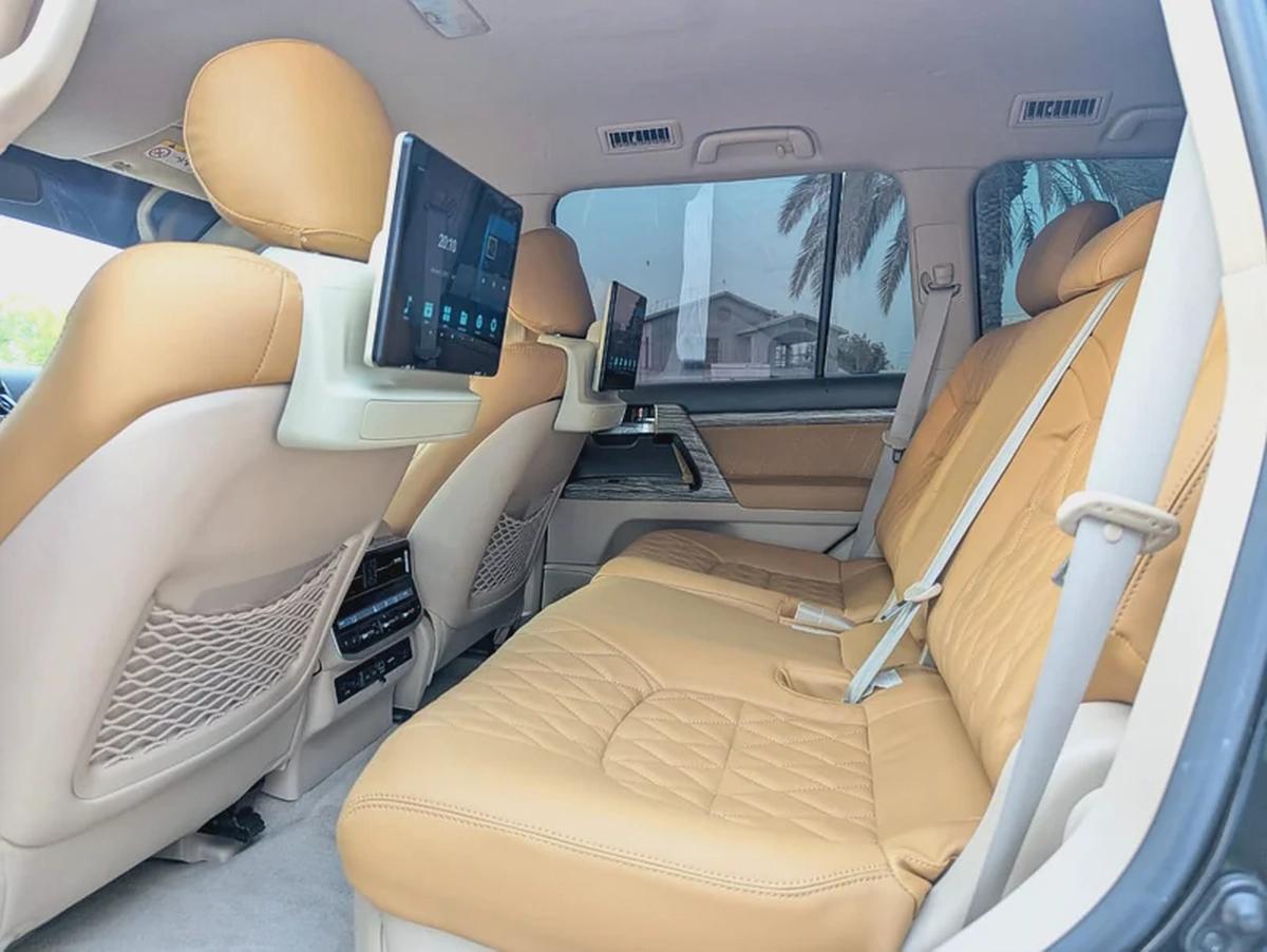 TOYOTA LAND CRUISER 2014 FACELIFTED 2025 WITH INTERIOR AND EXTERIOR V6 4.0L IN EXCELLENT CONDITION-13-13