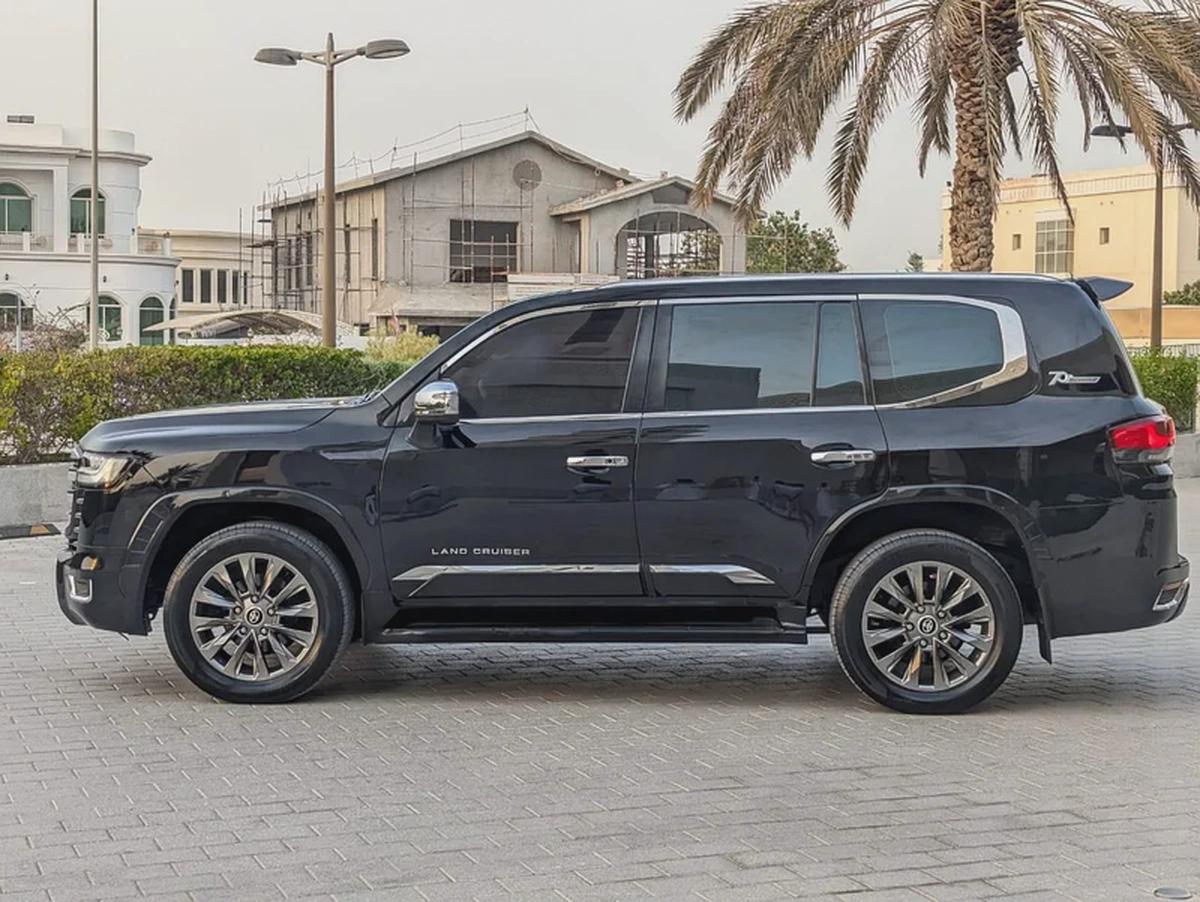 TOYOTA LAND CRUISER 2014 FACELIFTED 2025 WITH INTERIOR AND EXTERIOR V6 4.0L IN EXCELLENT CONDITION-17-17