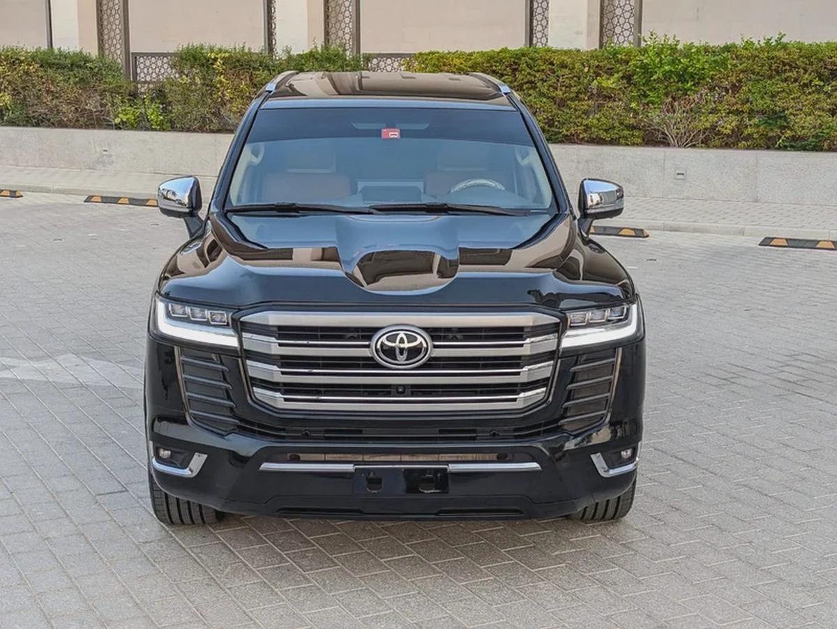 TOYOTA LAND CRUISER 2014 FACELIFTED 2025 WITH INTERIOR AND EXTERIOR V6 4.0L IN EXCELLENT CONDITION-18-18