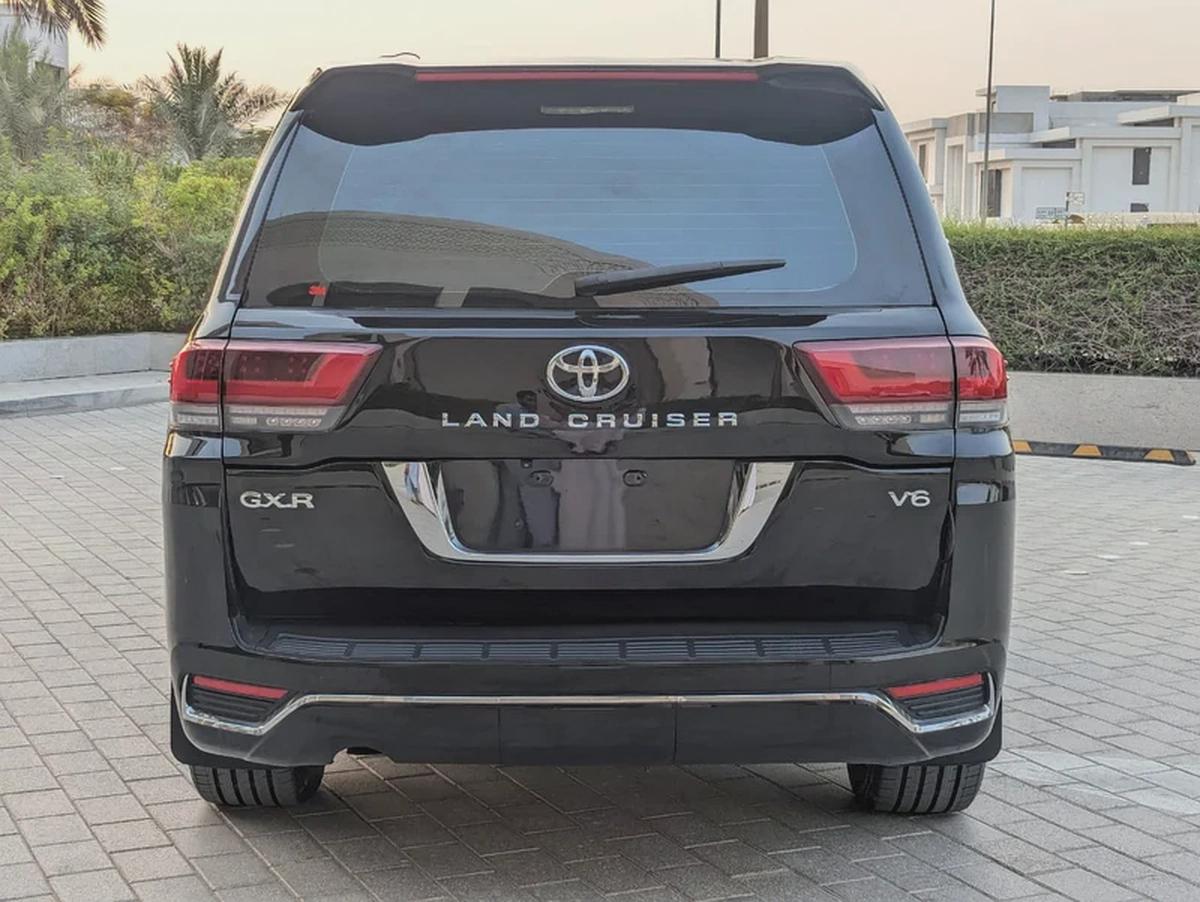 TOYOTA LAND CRUISER 2014 FACELIFTED 2025 WITH INTERIOR AND EXTERIOR V6 4.0L IN EXCELLENT CONDITION-19-19