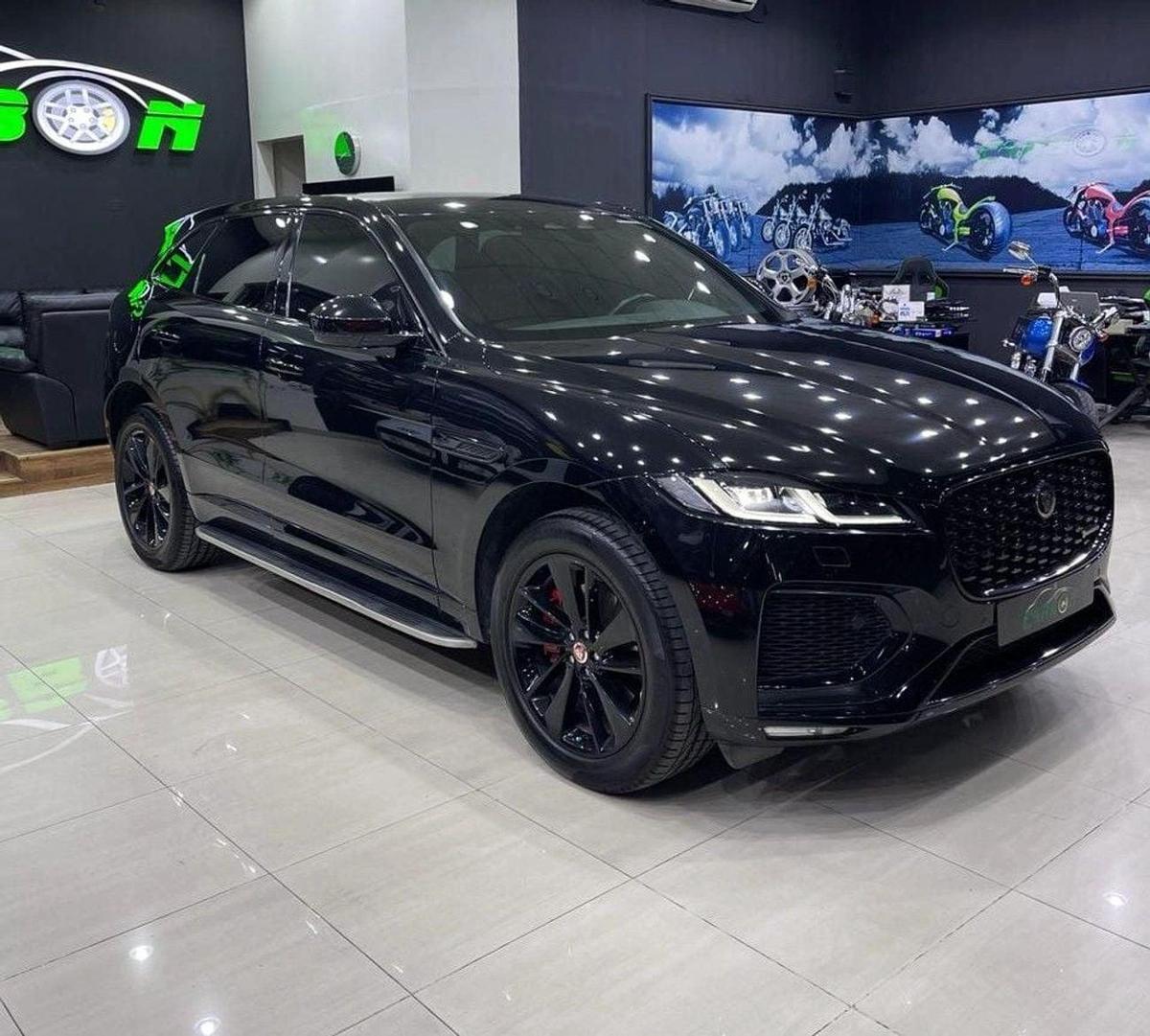 Jaguar F Pace R-Dynamic Black P250 2.0L-4-4