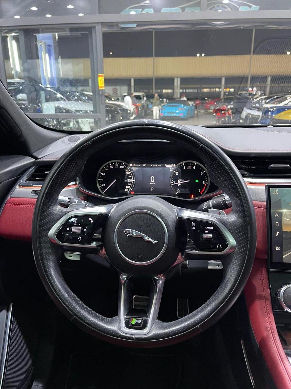 Jaguar F Pace R-Dynamic Black P250 2.0L-8-8