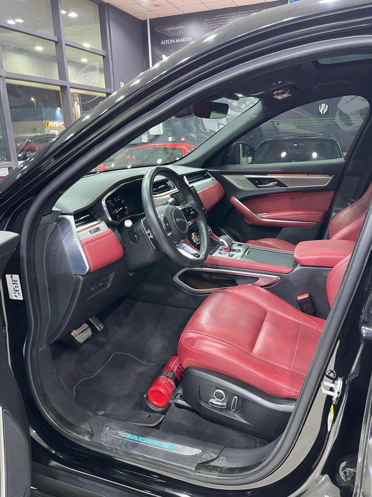 Jaguar F Pace R-Dynamic Black P250 2.0L-14-14