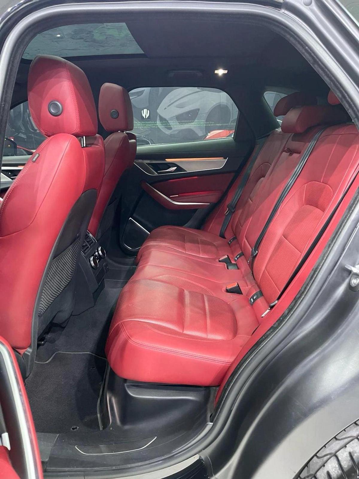 Jaguar F Pace R-Dynamic Black P250 2.0L-17-17