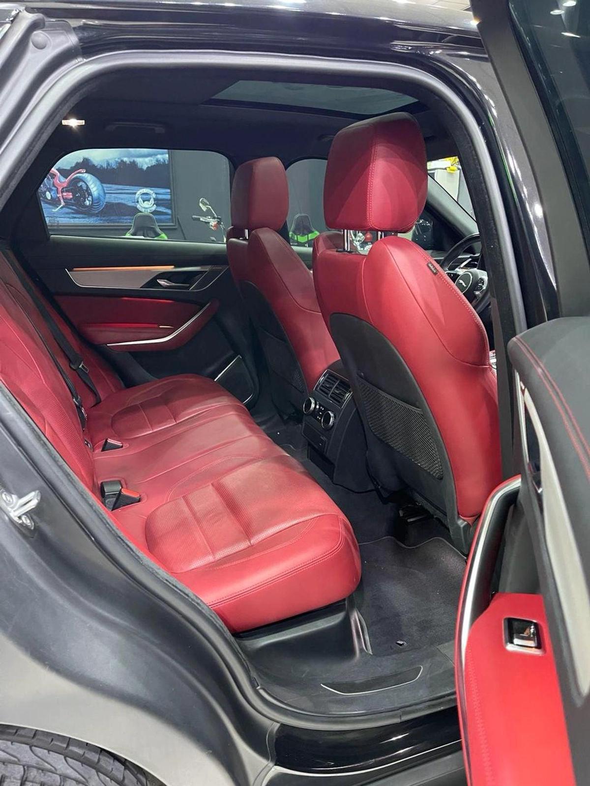 Jaguar F Pace R-Dynamic Black P250 2.0L-18-18