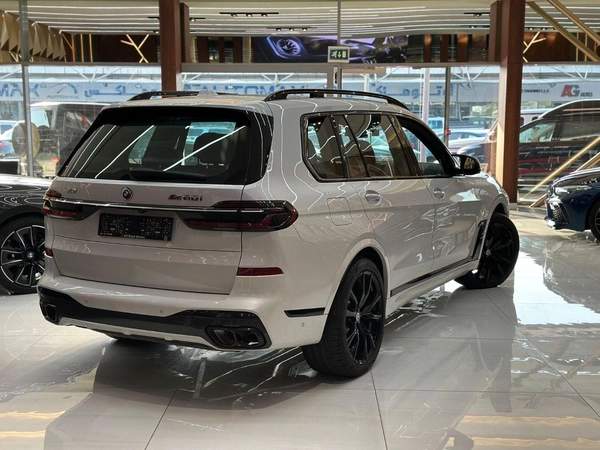 BMW X7 xDriveM60i (6 Seats)