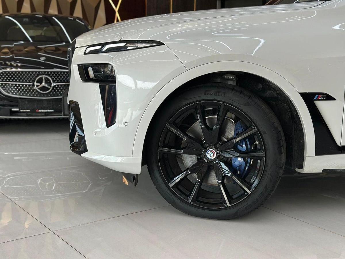 BMW X7 xDriveM60i (6 Seats)-4-4