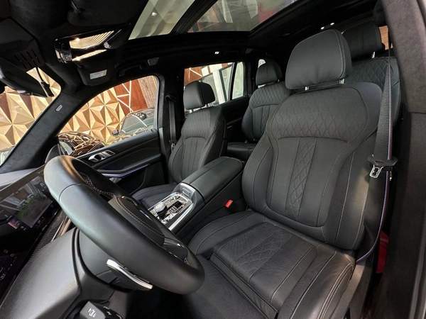 BMW X7 xDriveM60i (6 Seats)