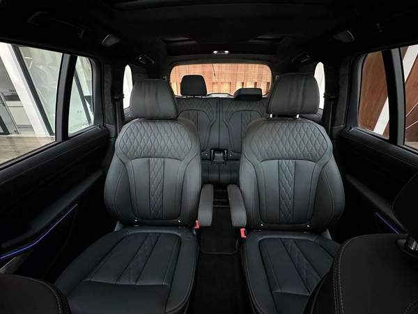 BMW X7 xDriveM60i (6 Seats)