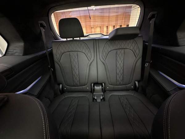 BMW X7 xDriveM60i (6 Seats)