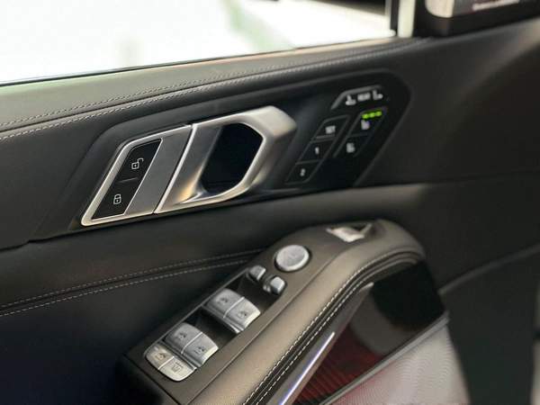 BMW X7 xDriveM60i (6 Seats)