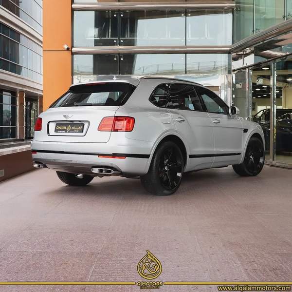 Bentley Bentayga W12 2018 - GCC Specs - Done 64,000KM