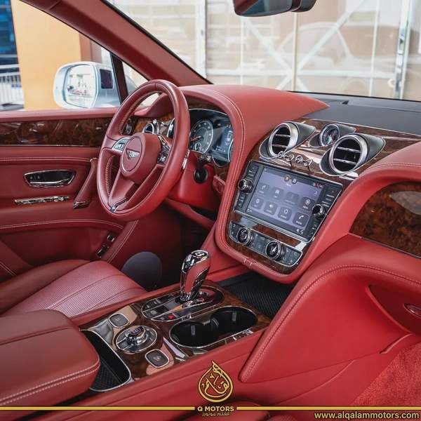 Bentley Bentayga W12 2018 - GCC Specs - Done 64,000KM