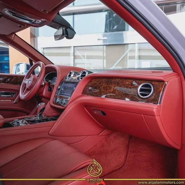 Bentley Bentayga W12 2018 - GCC Specs - Done 64,000KM