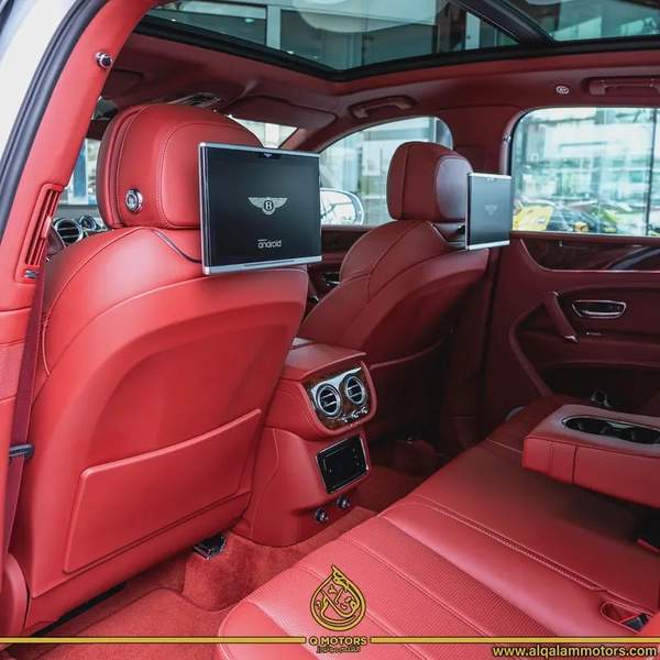 Bentley Bentayga W12 2018 - GCC Specs - Done 64,000KM