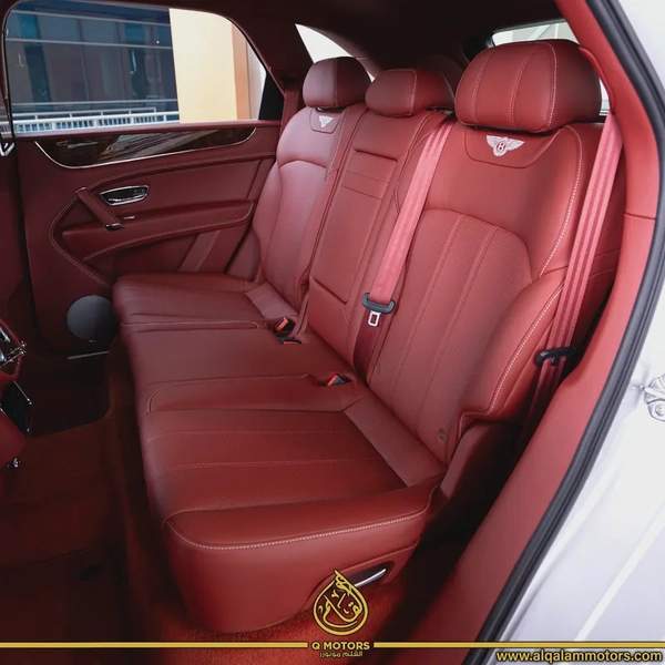 Bentley Bentayga W12 2018 - GCC Specs - Done 64,000KM