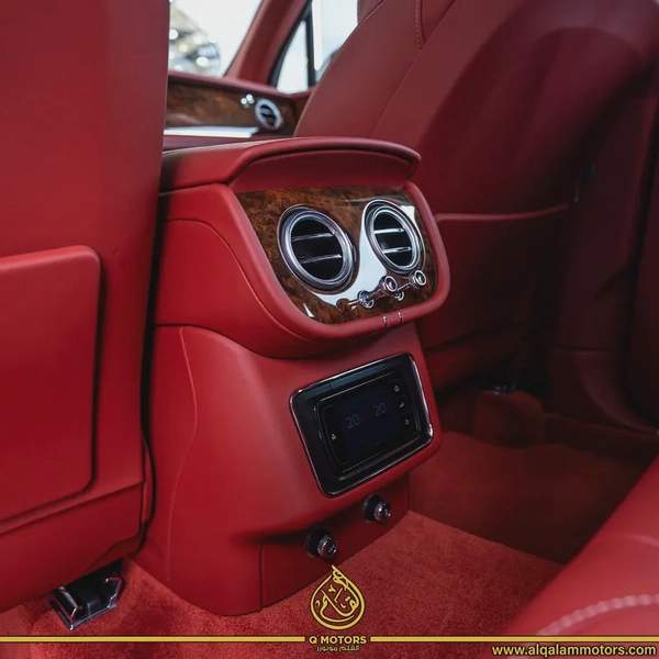 Bentley Bentayga W12 2018 - GCC Specs - Done 64,000KM