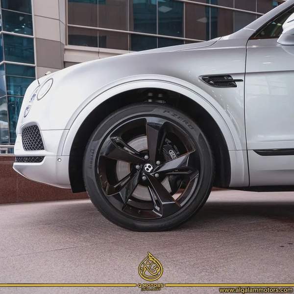 Bentley Bentayga W12 2018 - GCC Specs - Done 64,000KM