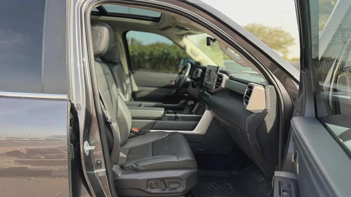 TOYOTA TUNDRA ,MINT CONDITION-4-4