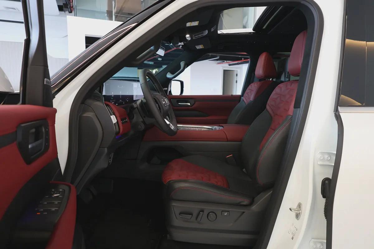 PATROL LE PLATINUM CITY ( 3.5L V6 TWINTURBO ) - 2,600 KM ONLY - GCC SPECS - WARRANTY / SERVICE --9-9